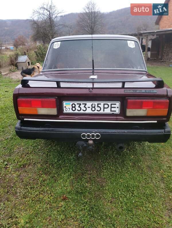 Седан ВАЗ / Lada 2107 2003 в Хусте