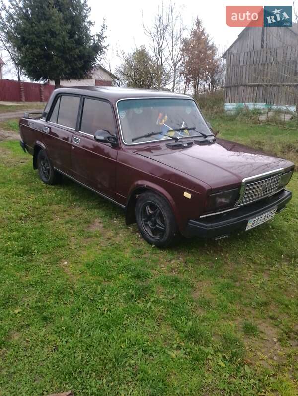 Седан ВАЗ / Lada 2107 2003 в Хусте
