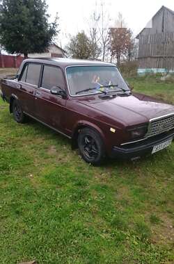 Седан ВАЗ / Lada 2107 2003 в Хусте