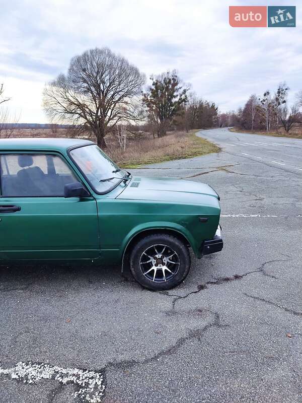 Седан ВАЗ / Lada 2107 1999 в Києві