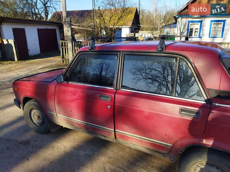 Седан ВАЗ / Lada 2107 1996 в Коростене
