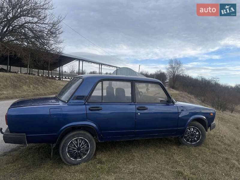 Седан ВАЗ / Lada 2107 1993 в Умани