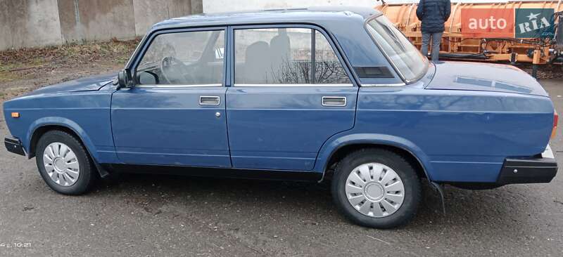 Седан ВАЗ / Lada 2107 2005 в Львові