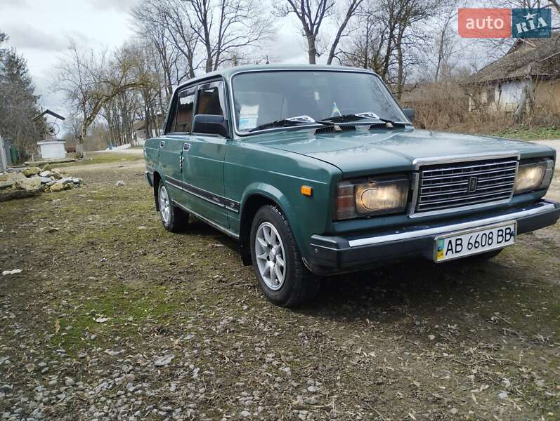Седан ВАЗ / Lada 2107 2004 в Баре