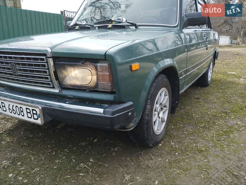 Седан ВАЗ / Lada 2107 2004 в Баре