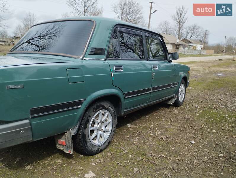 Седан ВАЗ / Lada 2107 2004 в Баре