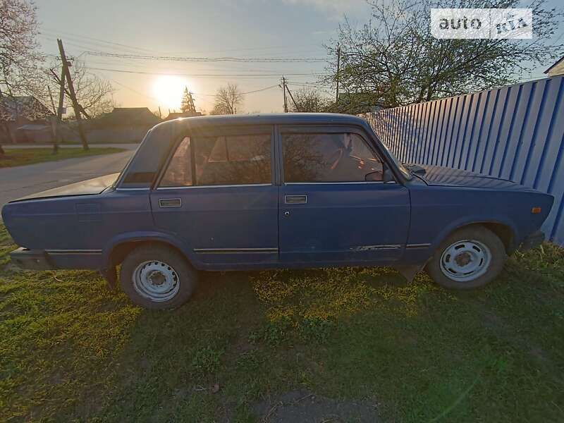 Седан ВАЗ / Lada 2107 1989 в Карловке