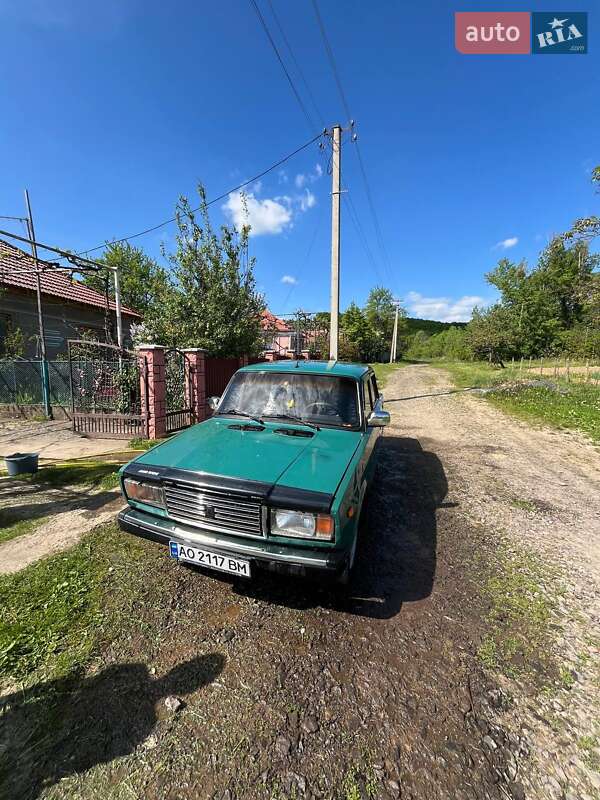 Седан ВАЗ / Lada 2107 2004 в Ужгороде