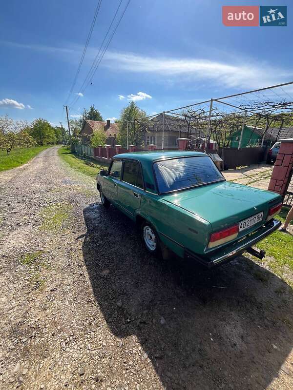 Седан ВАЗ / Lada 2107 2004 в Ужгороде