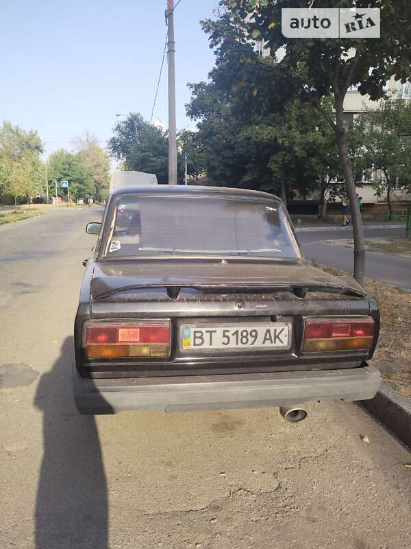 Седан ВАЗ / Lada 2107 1991 в Киеве