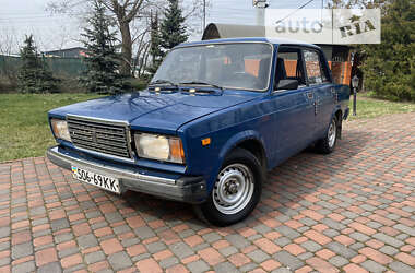 Седан ВАЗ / Lada 2107 2002 в Киеве