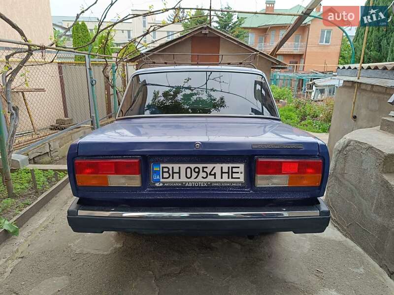 Седан ВАЗ / Lada 2107 1999 в Одессе