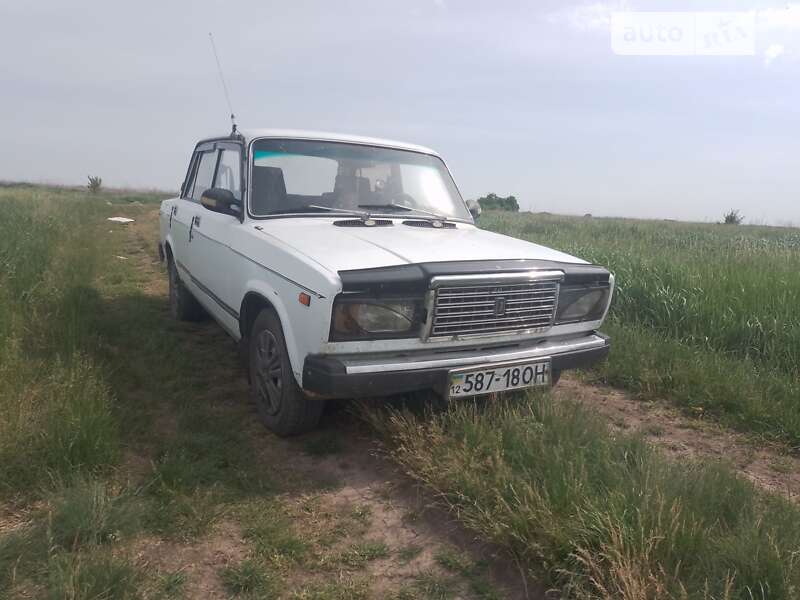 Седан ВАЗ / Lada 2107 1989 в Новоархангельске