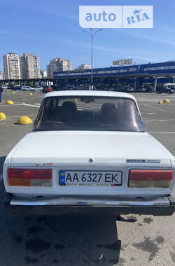 Седан ВАЗ / Lada 2107 2002 в Киеве