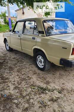Седан ВАЗ / Lada 2107 1990 в Вараше