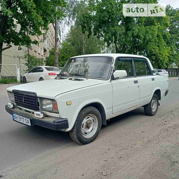 Седан ВАЗ / Lada 2107 1988 в Киеве