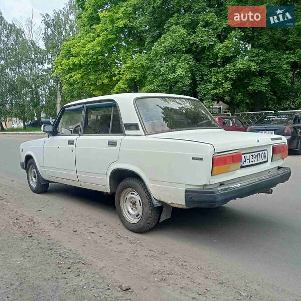 Седан ВАЗ / Lada 2107 1988 в Киеве