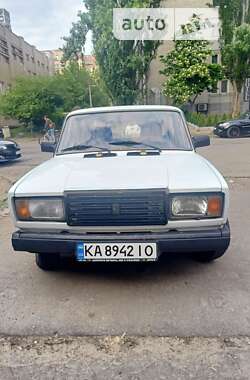 Седан ВАЗ / Lada 2107 2004 в Киеве