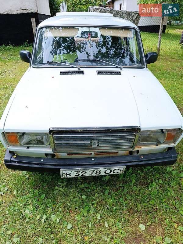 Седан ВАЗ / Lada 2107 1990 в Мукачево