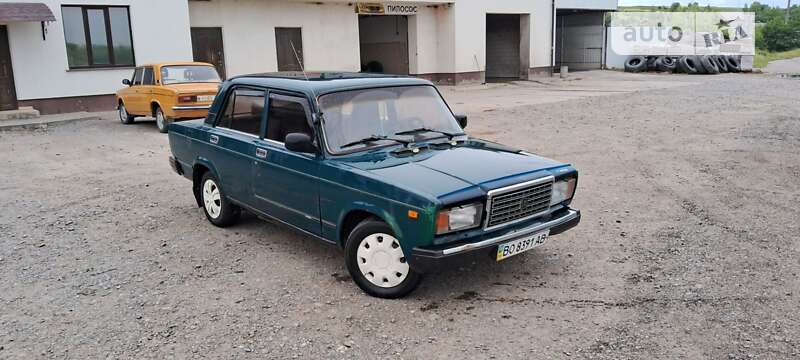 Седан ВАЗ / Lada 2107 2005 в Шумске
