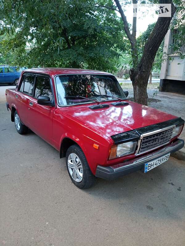 Седан ВАЗ / Lada 2107 1993 в Одессе