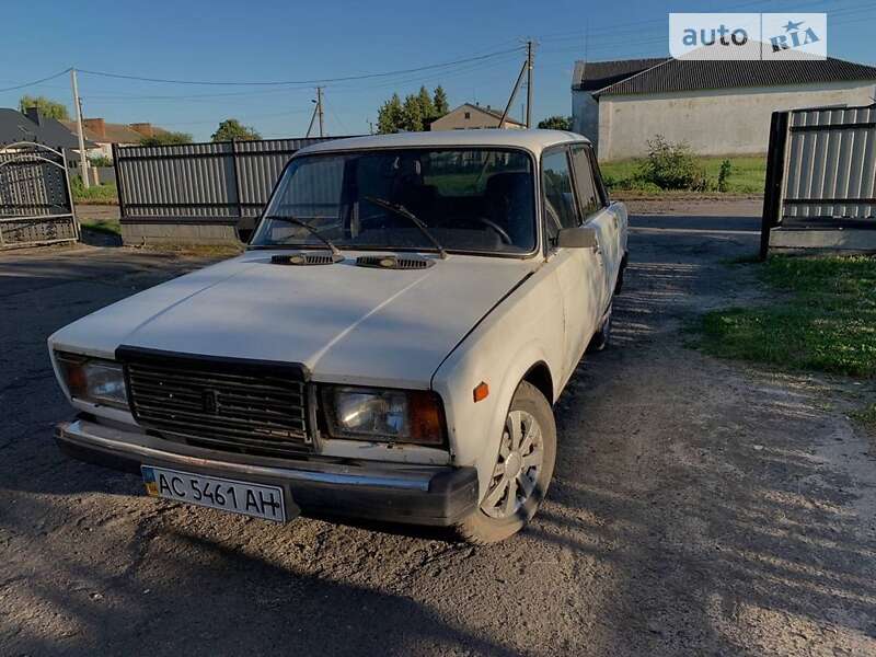 Седан ВАЗ / Lada 2107 2003 в Луцке