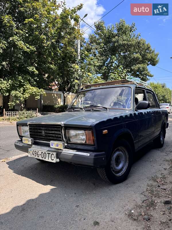 Седан ВАЗ / Lada 2107 2004 в Одессе