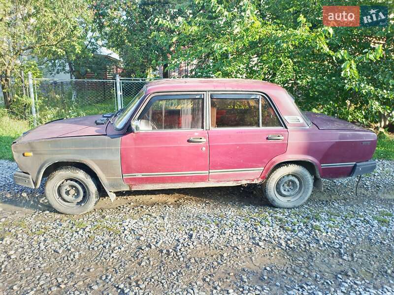 Седан ВАЗ / Lada 2107 2000 в Надворной