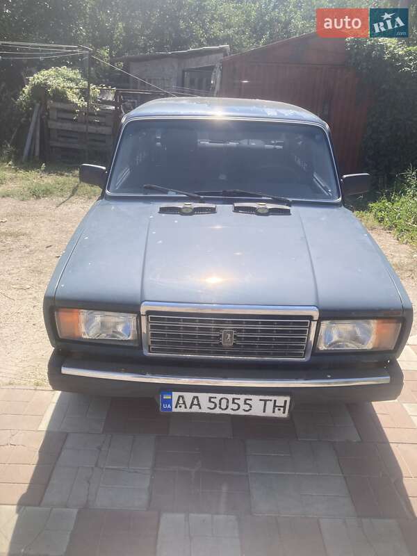 Седан ВАЗ / Lada 2107 2005 в Киеве