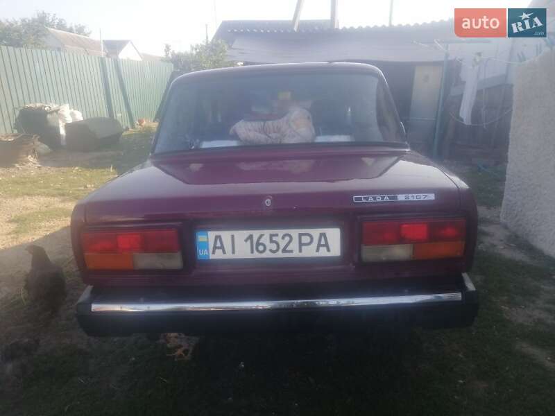 Седан ВАЗ / Lada 2107 2004 в Киеве