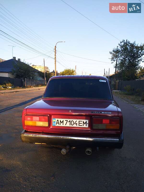 Седан ВАЗ / Lada 2107 2006 в Овруче