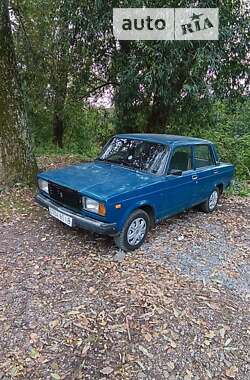 Седан ВАЗ / Lada 2107 2002 в Черновцах