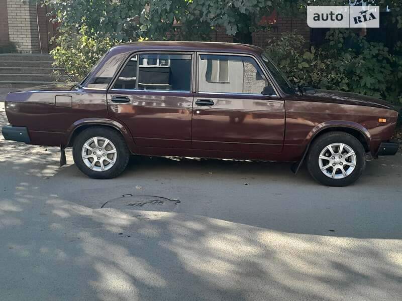 Седан ВАЗ / Lada 2107 2005 в Бердичеве