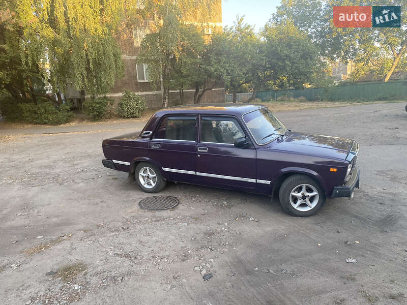 Седан ВАЗ / Lada 2107 2005 в Нежине