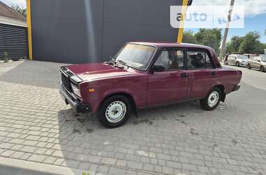 Седан ВАЗ / Lada 2107 2001 в Днепре