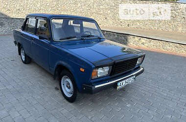 Седан ВАЗ / Lada 2107 2009 в Змиеве