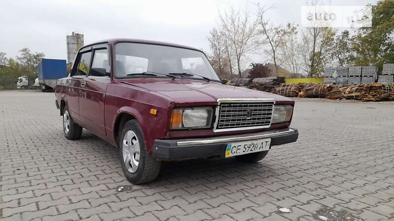 Седан ВАЗ / Lada 2107 2002 в Черновцах