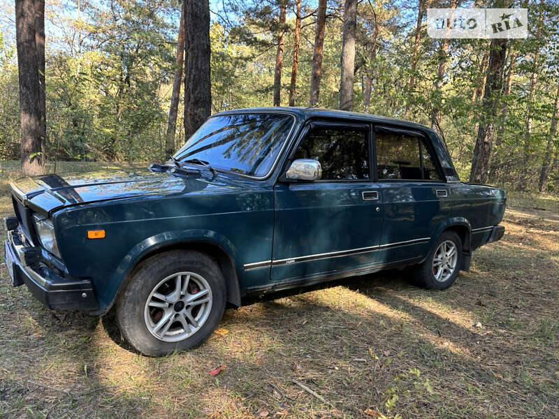 Седан ВАЗ / Lada 2107 2004 в Олександрії