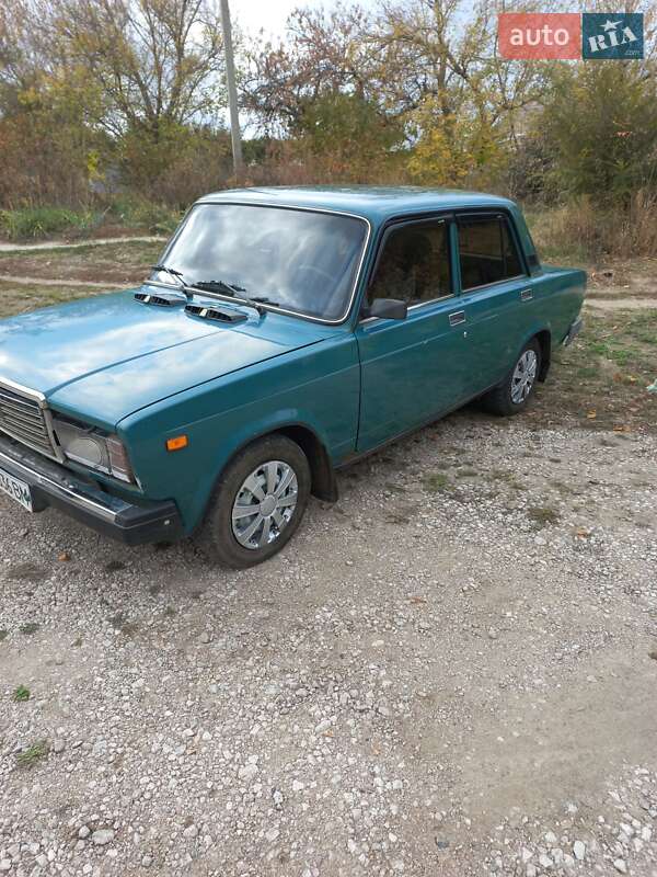 Седан ВАЗ / Lada 2107 2005 в Дніпрі