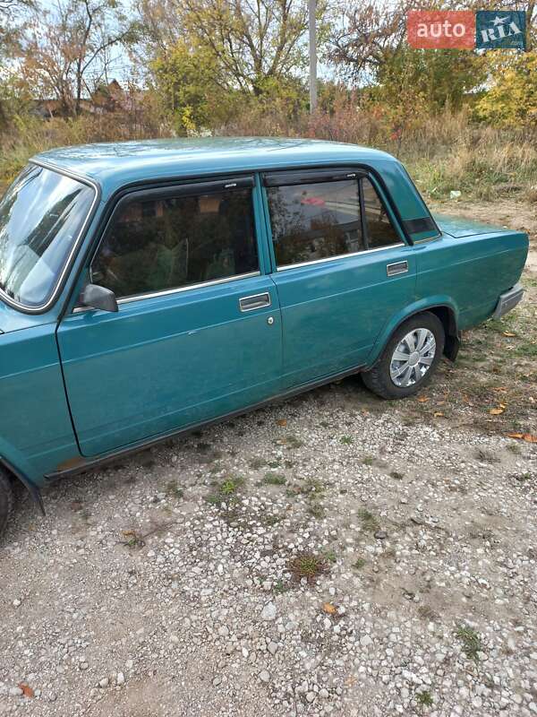 Седан ВАЗ / Lada 2107 2005 в Дніпрі