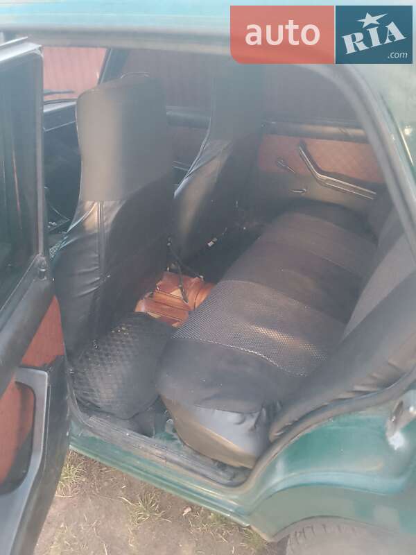 Седан ВАЗ / Lada 2107 1998 в Рокитному