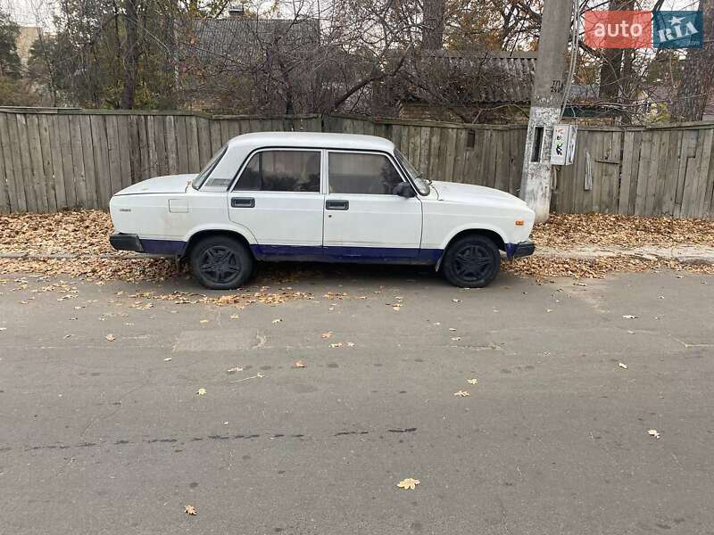 Седан ВАЗ / Lada 2107 1994 в Ирпене