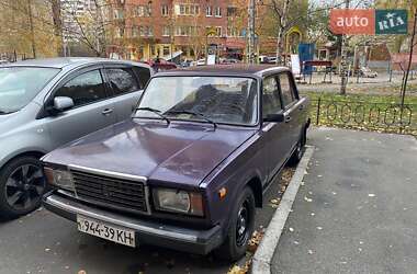 Седан ВАЗ / Lada 2107 2002 в Киеве