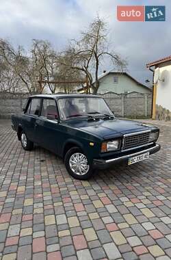 Седан ВАЗ / Lada 2107 2005 в Комарному