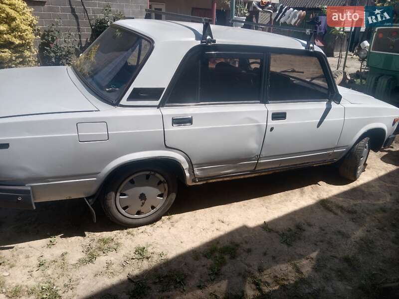 Седан ВАЗ / Lada 2107 2004 в Ужгороде