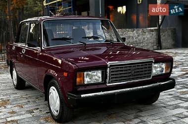 Седан ВАЗ / Lada 2107 2004 в Охтирці