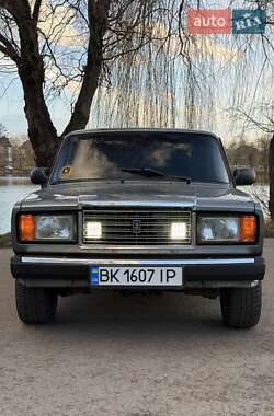 Седан ВАЗ / Lada 2107 2010 в Рівному