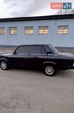 Седан ВАЗ / Lada 2107 2004 в Чорткові