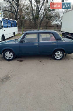 Седан ВАЗ / Lada 2107 2004 в Києві