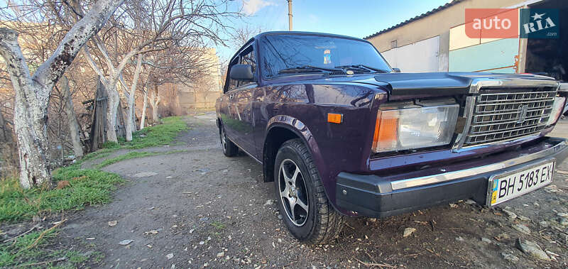 Седан ВАЗ / Lada 2107 2002 в Рені